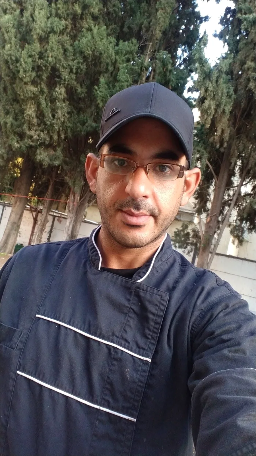 אהרון ממן בבגדי שף